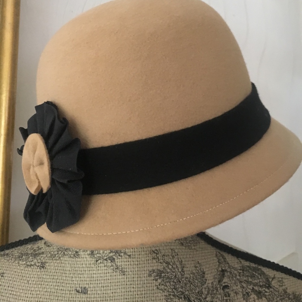 Cloche Hat - camel color classic!